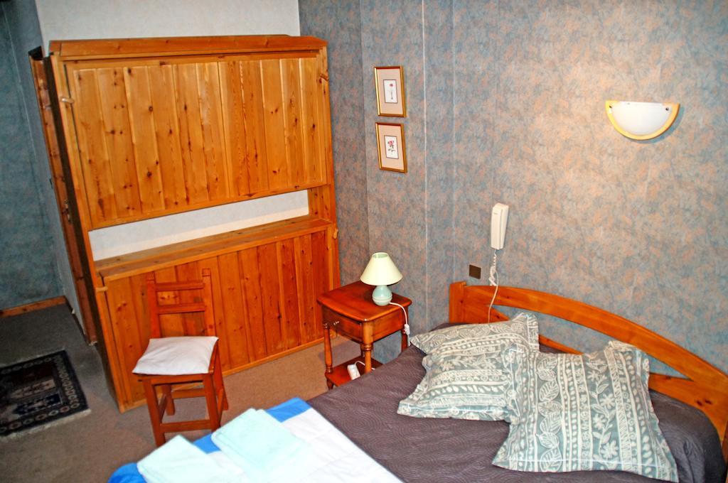 Le Relais Des Vaudois Hotel Freissinieres Quarto foto