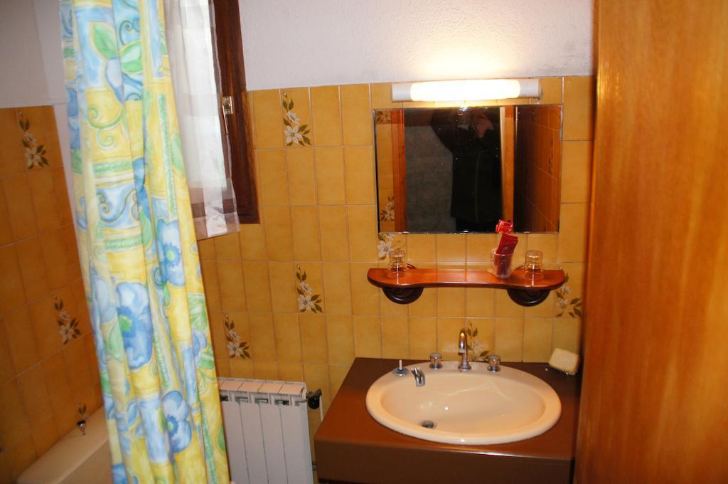Le Relais Des Vaudois Hotel Freissinieres Quarto foto