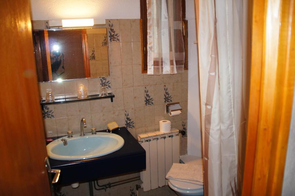 Le Relais Des Vaudois Hotel Freissinieres Quarto foto